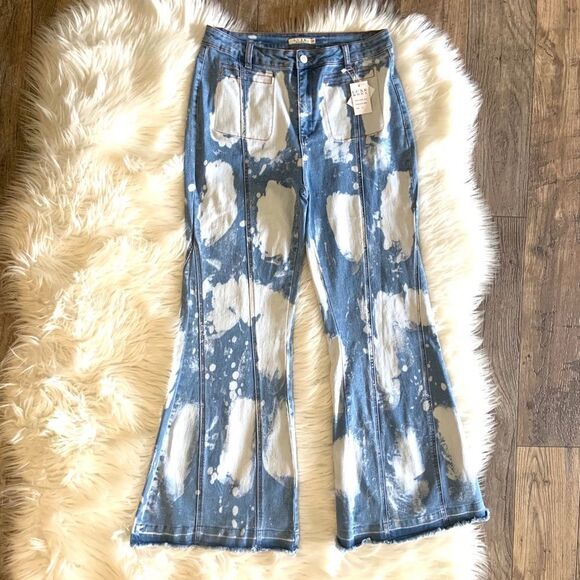 Luxe Moda Flared Jeans - Picture 2 of 10